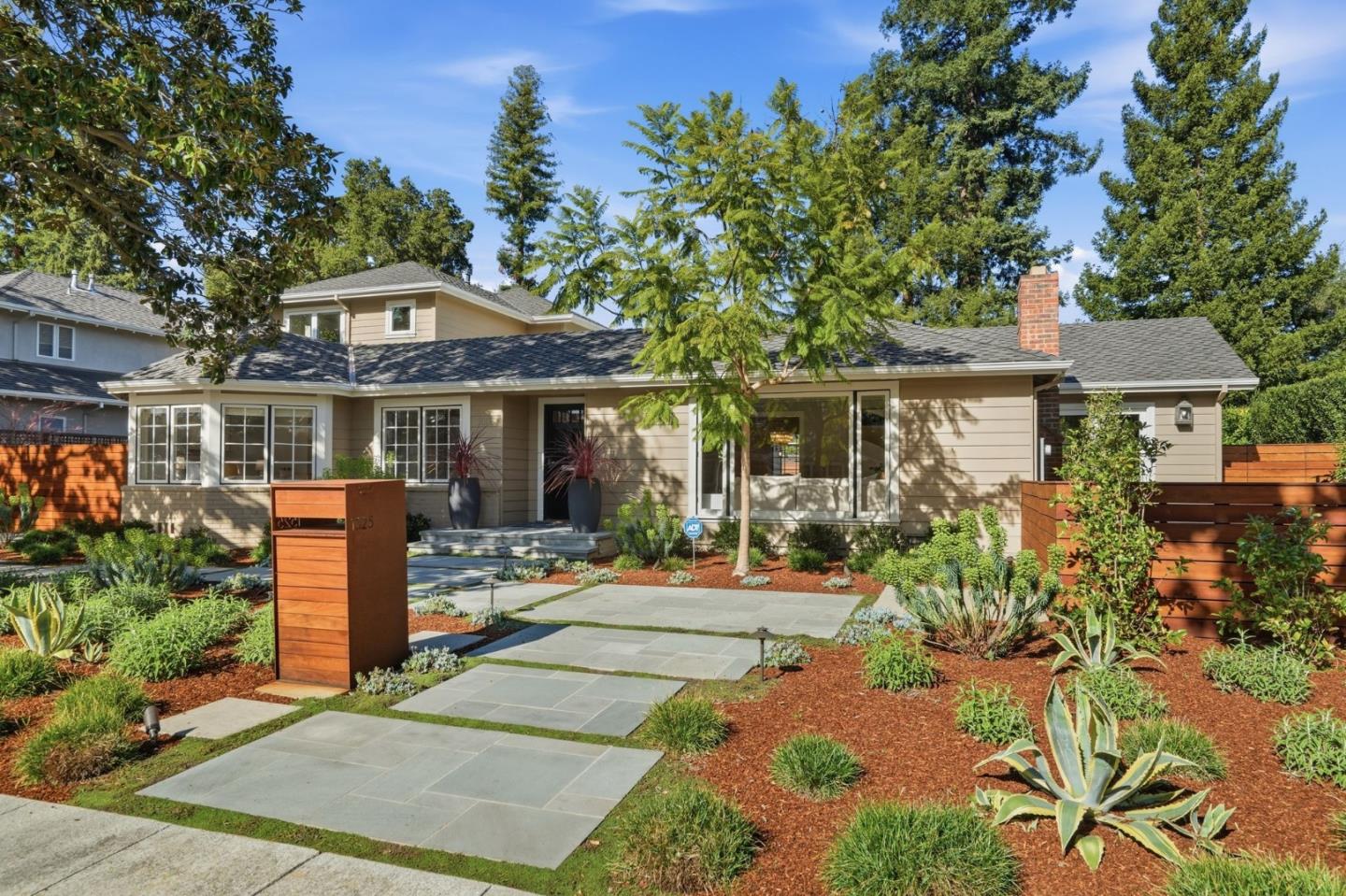 Detail Gallery Image 33 of 36 For 1525 Dana Ave, Palo Alto,  CA 94303 - 4 Beds | 3/1 Baths