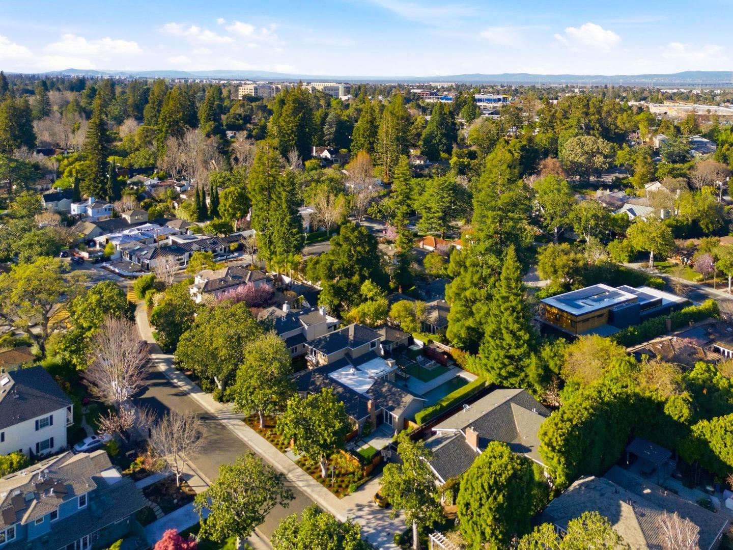 Detail Gallery Image 34 of 36 For 1525 Dana Ave, Palo Alto,  CA 94303 - 4 Beds | 3/1 Baths