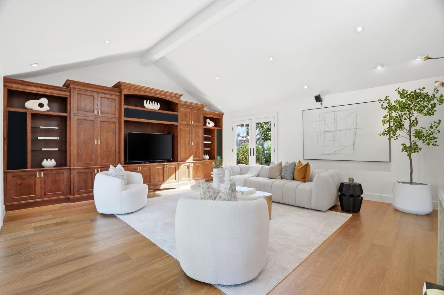 Detail Gallery Image 5 of 36 For 1525 Dana Ave, Palo Alto,  CA 94303 - 4 Beds | 3/1 Baths