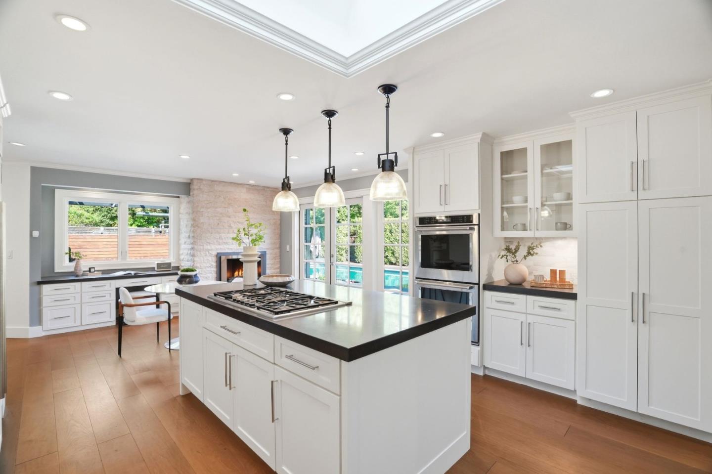 Detail Gallery Image 6 of 36 For 1525 Dana Ave, Palo Alto,  CA 94303 - 4 Beds | 3/1 Baths