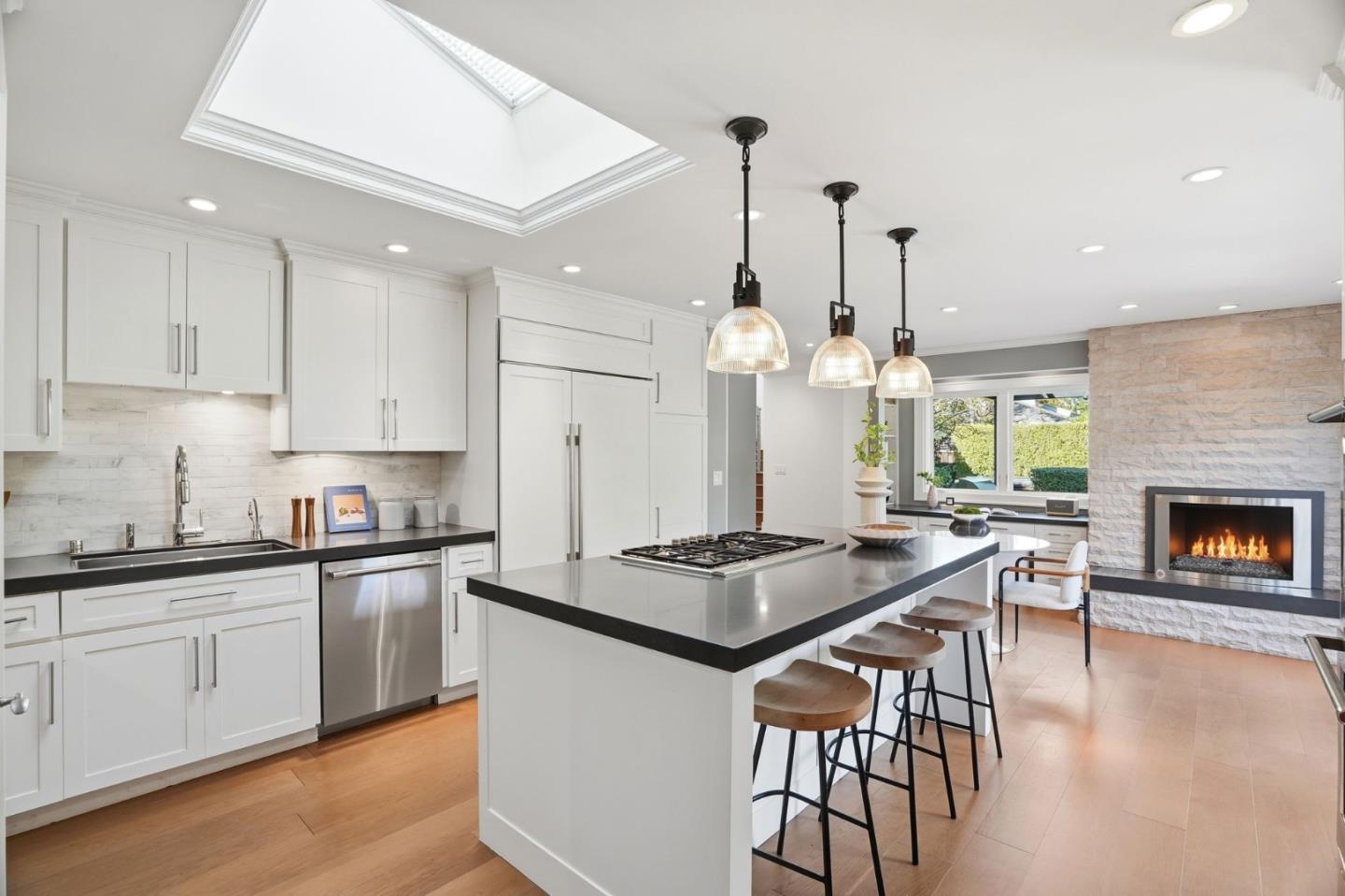 Detail Gallery Image 7 of 36 For 1525 Dana Ave, Palo Alto,  CA 94303 - 4 Beds | 3/1 Baths