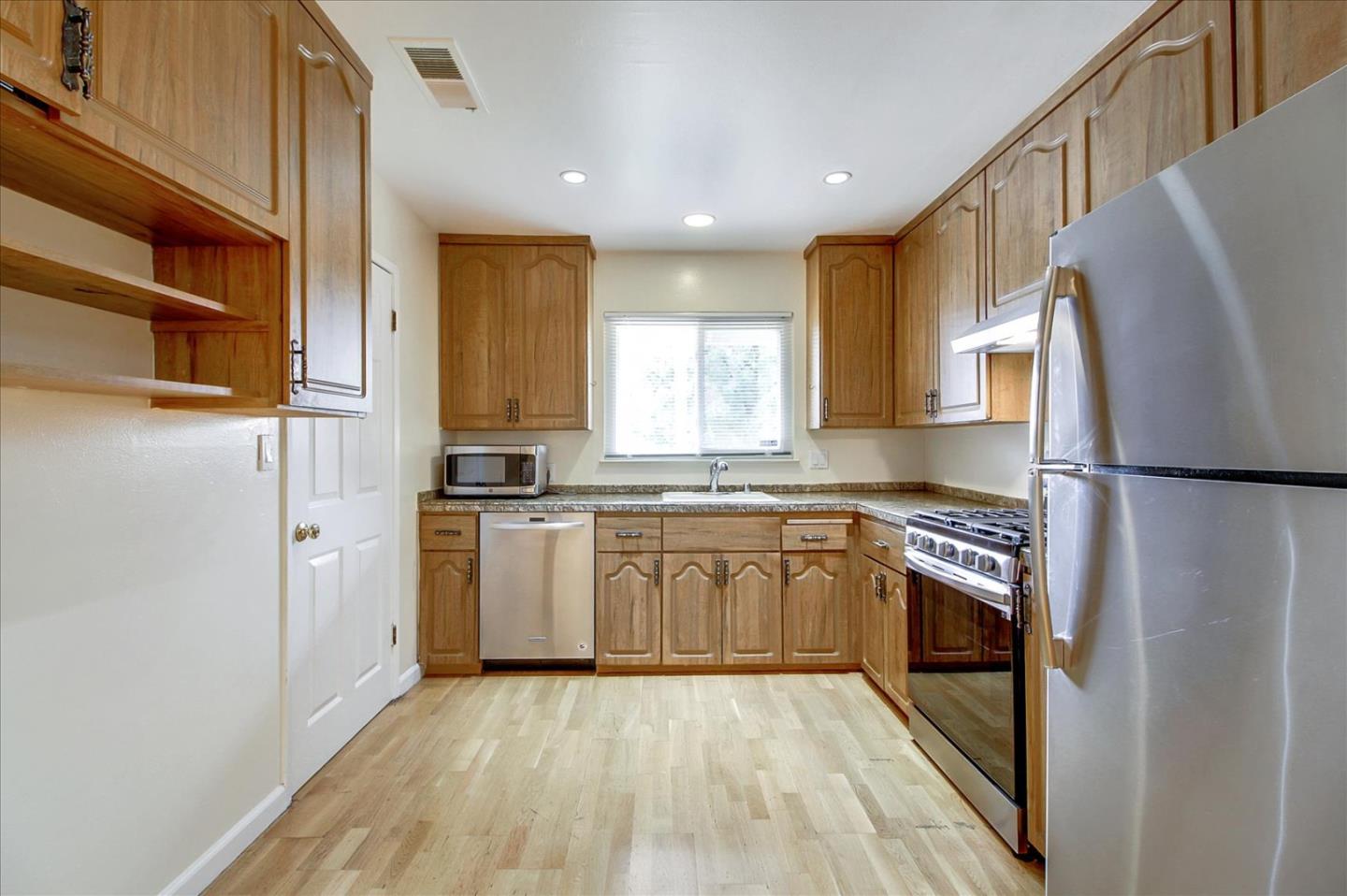 Detail Gallery Image 14 of 31 For 1535 San Joaquin Ave, San Jose,  CA 95118 - 4 Beds | 2 Baths