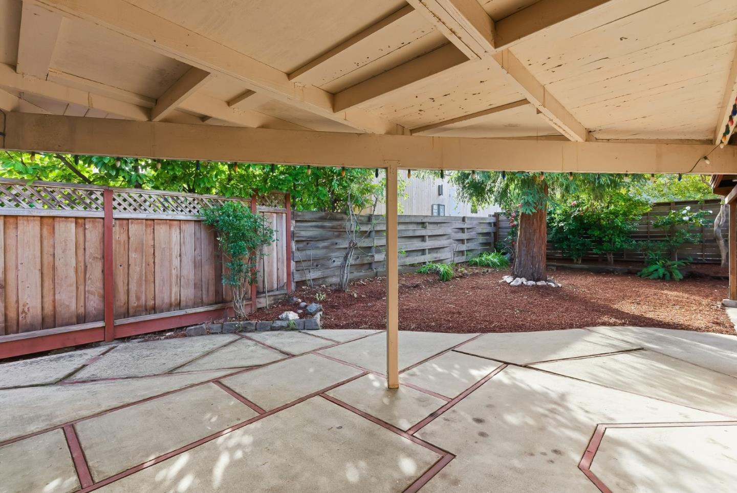 Detail Gallery Image 11 of 20 For 915 Cloud Ave, Menlo Park,  CA 94025 - 4 Beds | 3 Baths