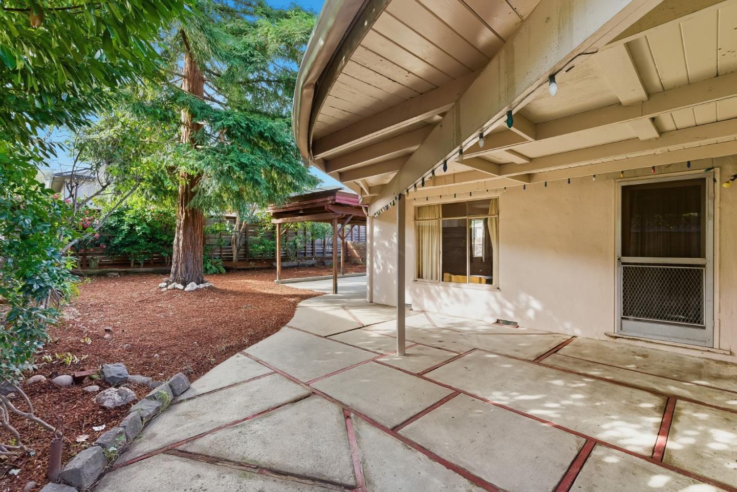 Detail Gallery Image 12 of 20 For 915 Cloud Ave, Menlo Park,  CA 94025 - 4 Beds | 3 Baths