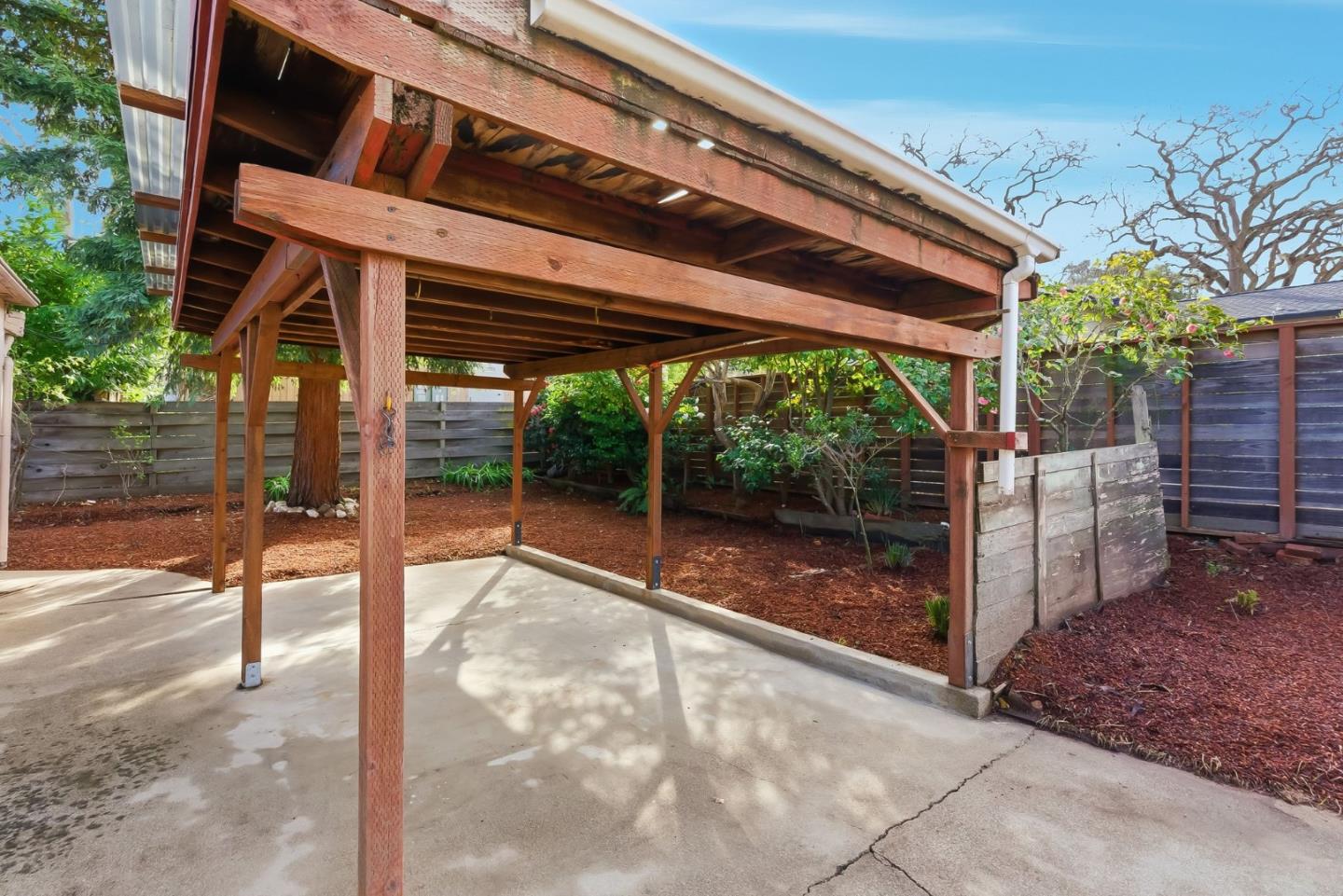 Detail Gallery Image 14 of 20 For 915 Cloud Ave, Menlo Park,  CA 94025 - 4 Beds | 3 Baths