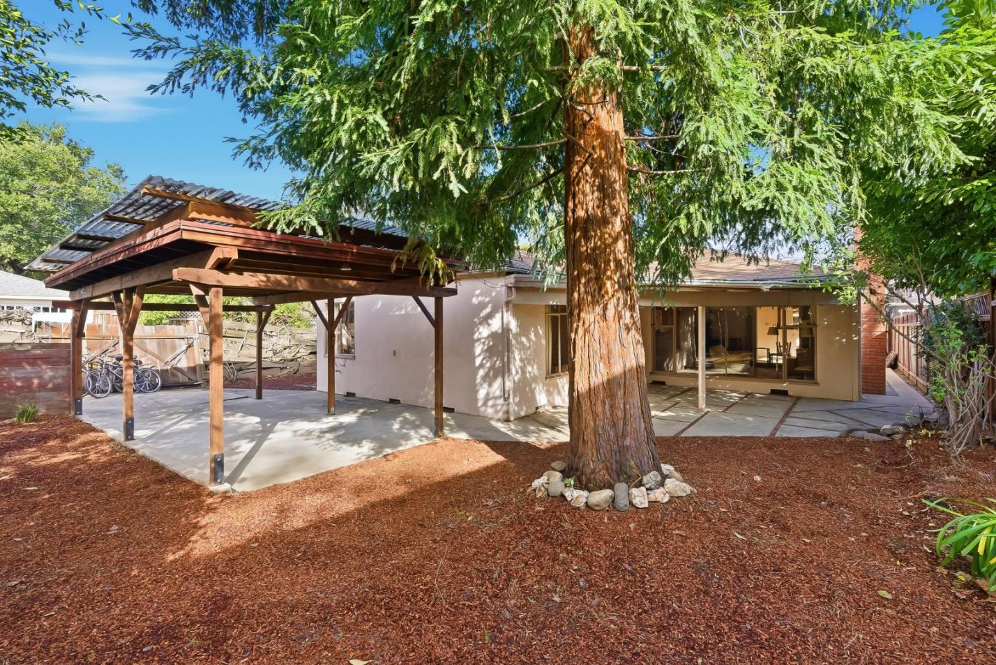 Detail Gallery Image 17 of 20 For 915 Cloud Ave, Menlo Park,  CA 94025 - 4 Beds | 3 Baths