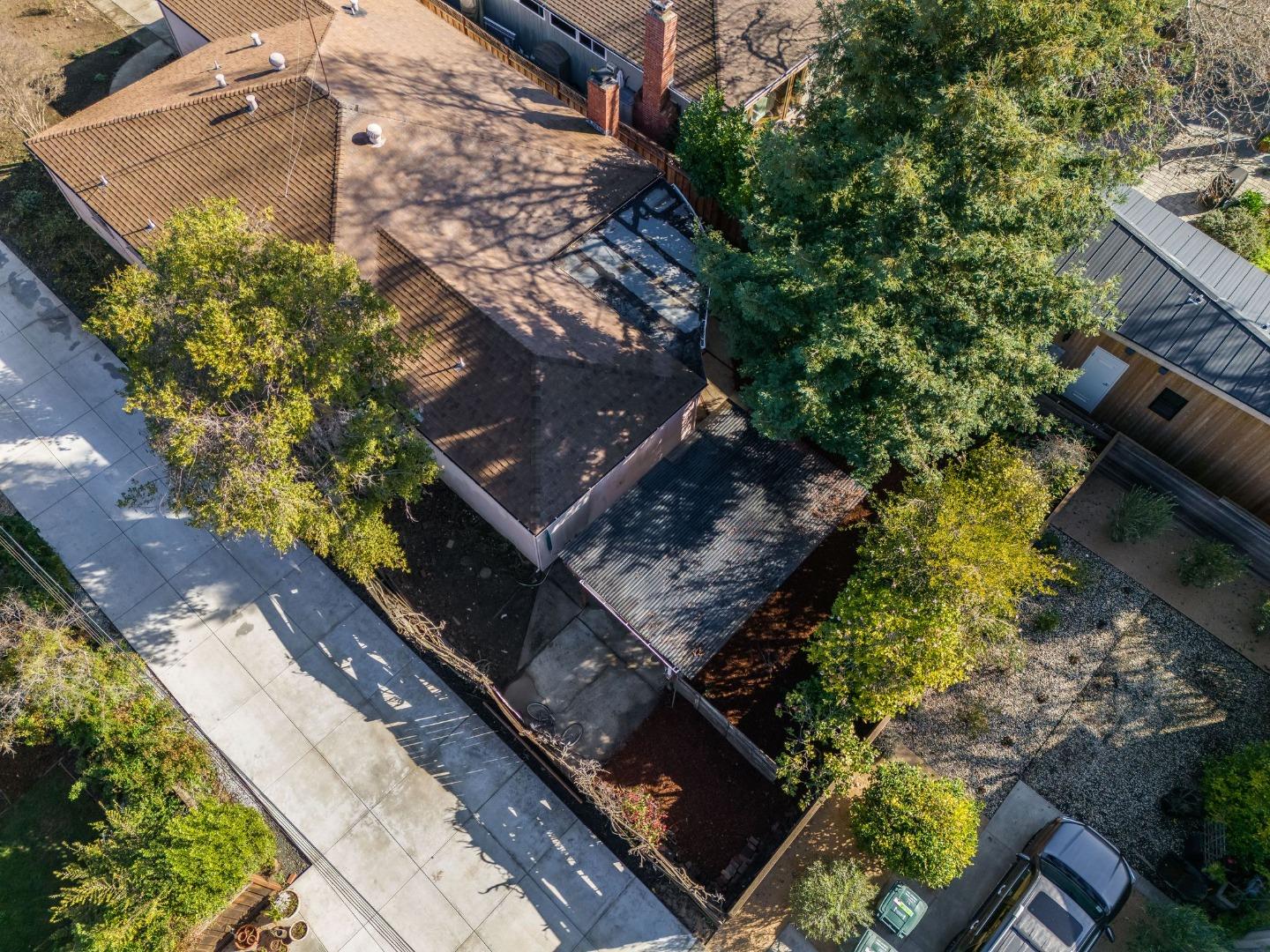 Detail Gallery Image 8 of 20 For 915 Cloud Ave, Menlo Park,  CA 94025 - 4 Beds | 3 Baths