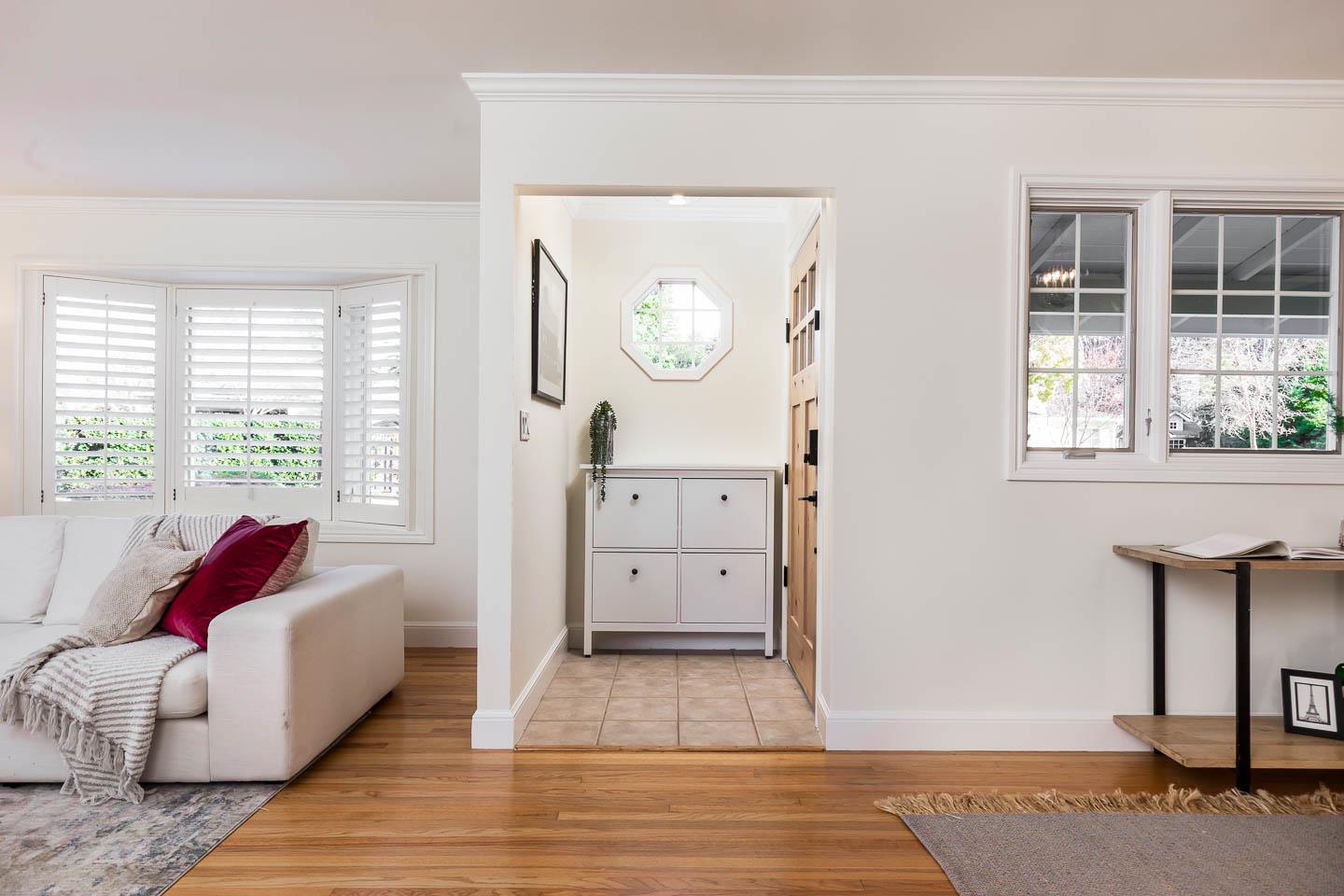 Detail Gallery Image 3 of 16 For 357 Mckendry Dr, Menlo Park,  CA 94025 - 3 Beds | 1/1 Baths