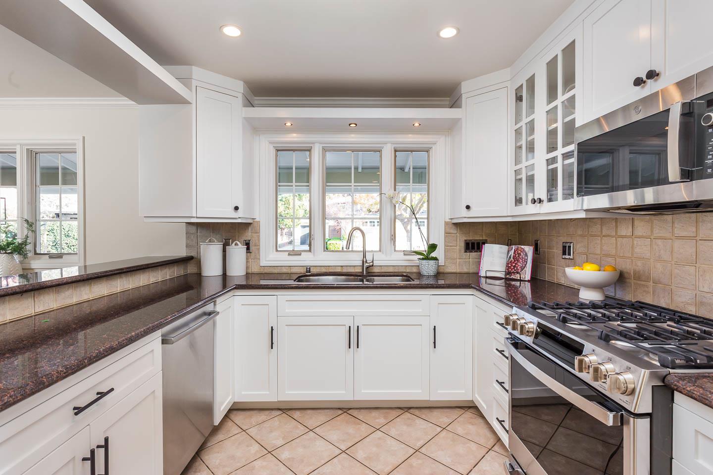 Detail Gallery Image 6 of 16 For 357 Mckendry Dr, Menlo Park,  CA 94025 - 3 Beds | 1/1 Baths