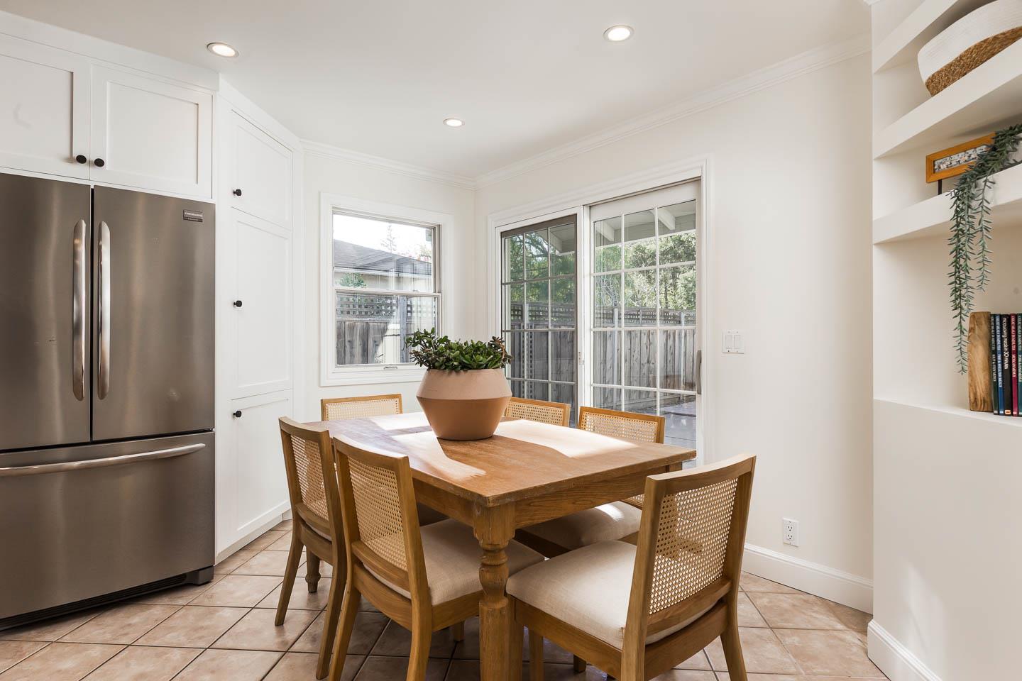 Detail Gallery Image 7 of 16 For 357 Mckendry Dr, Menlo Park,  CA 94025 - 3 Beds | 1/1 Baths