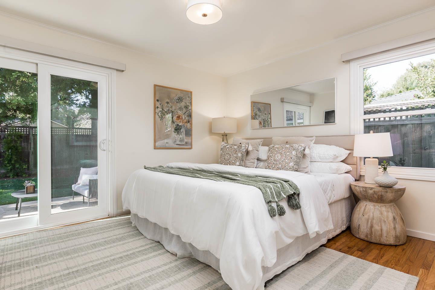 Detail Gallery Image 8 of 16 For 357 Mckendry Dr, Menlo Park,  CA 94025 - 3 Beds | 1/1 Baths