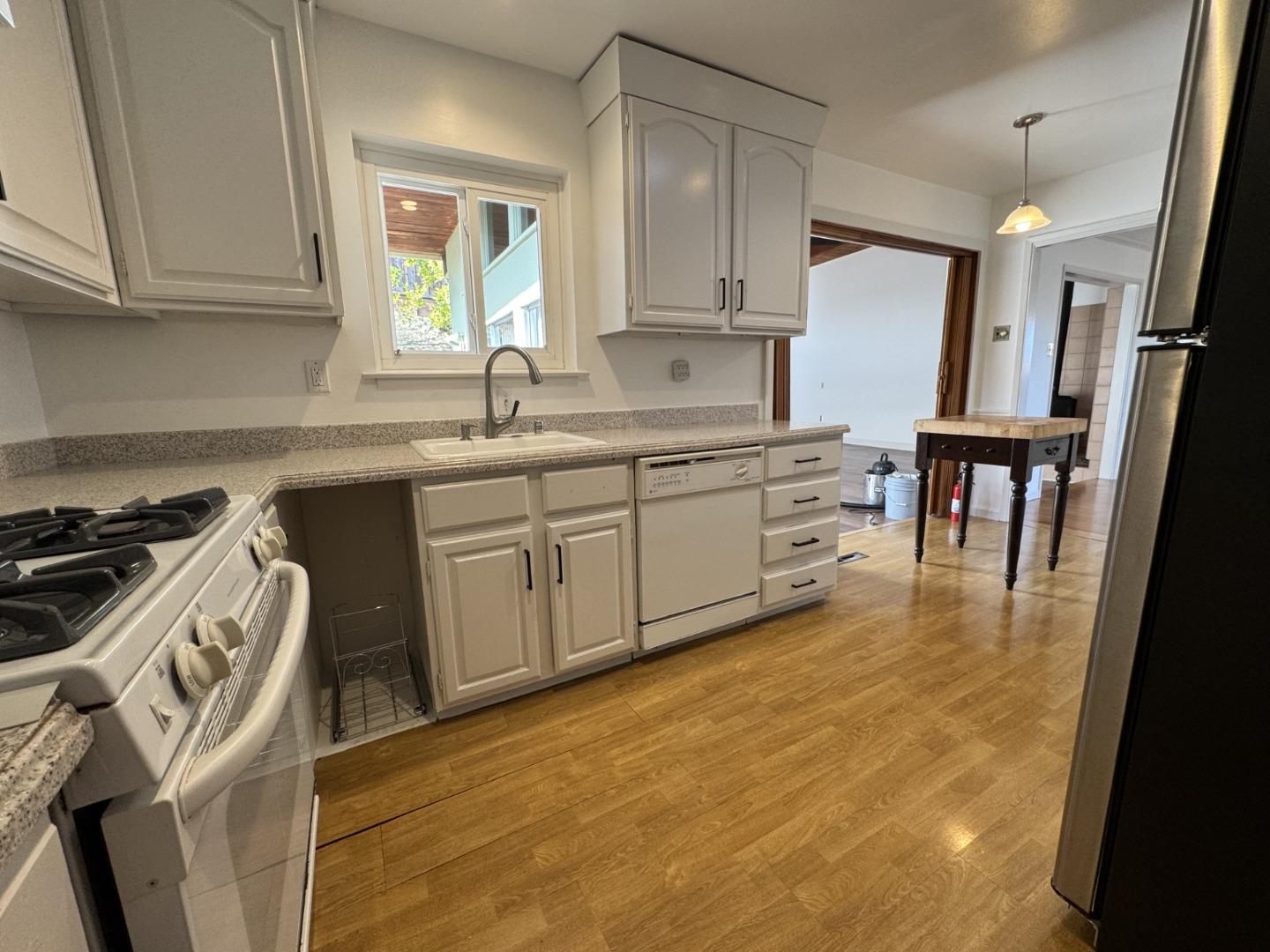 Detail Gallery Image 11 of 28 For 3534 Jefferson Ave, Redwood City,  CA 94062 - 4 Beds | 3 Baths