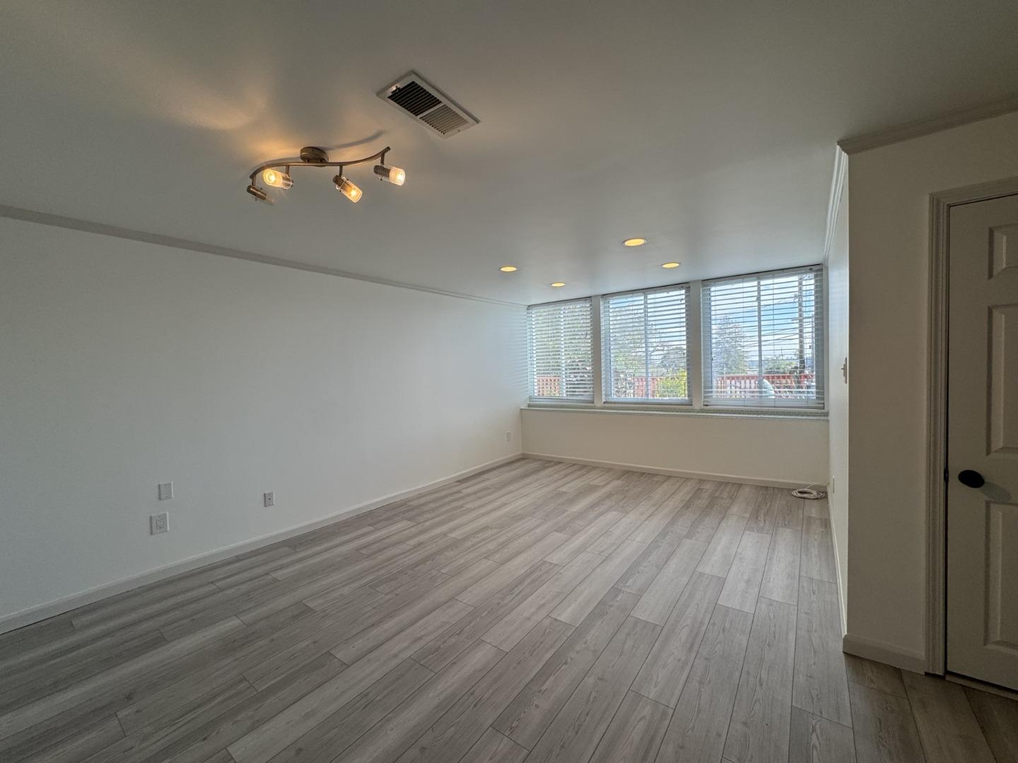 Detail Gallery Image 23 of 28 For 3534 Jefferson Ave, Redwood City,  CA 94062 - 4 Beds | 3 Baths