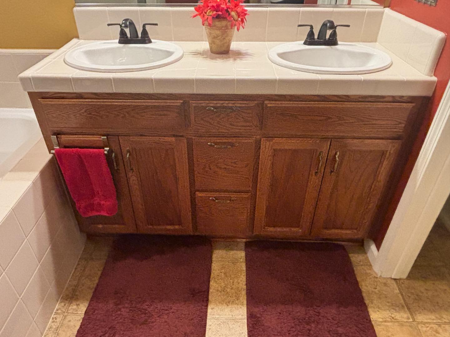 Detail Gallery Image 16 of 22 For 221 Alves Ln, Greenfield,  CA 93927 - 4 Beds | 3 Baths