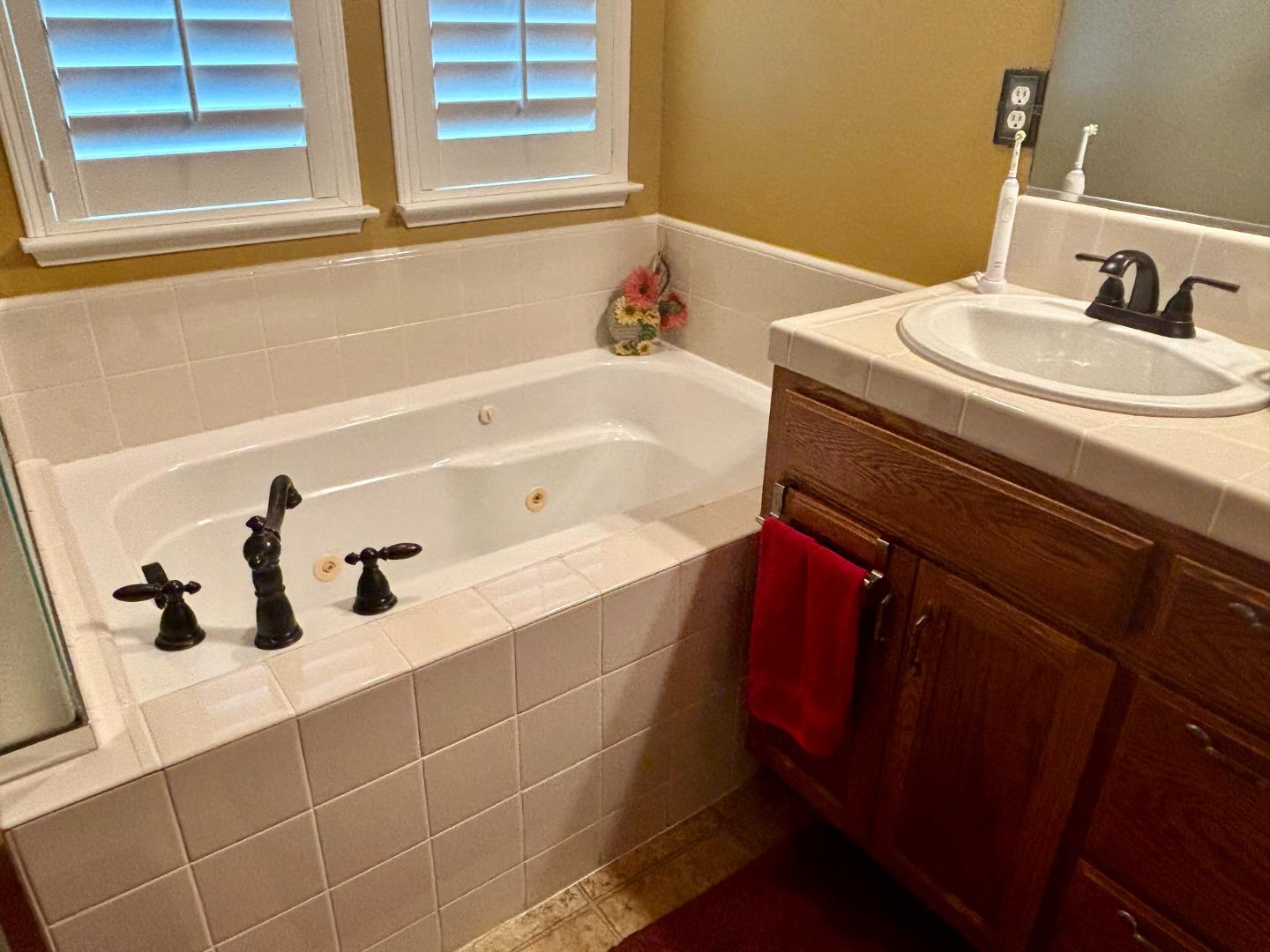 Detail Gallery Image 17 of 22 For 221 Alves Ln, Greenfield,  CA 93927 - 4 Beds | 3 Baths