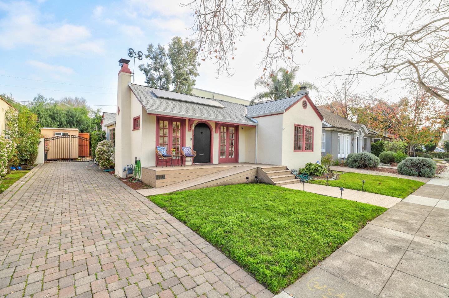 Detail Gallery Image 3 of 30 For 798 Pershing Ave, San Jose,  CA 95126 - 3 Beds | 2 Baths