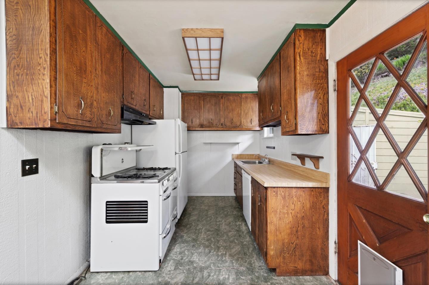 Detail Gallery Image 12 of 50 For 621 Carmel Ave, Pacifica,  CA 94044 - 2 Beds | 2 Baths