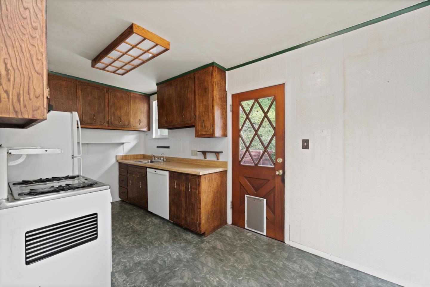 Detail Gallery Image 13 of 50 For 621 Carmel Ave, Pacifica,  CA 94044 - 2 Beds | 2 Baths