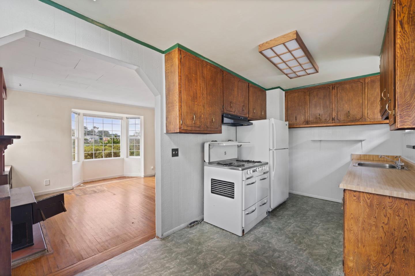 Detail Gallery Image 14 of 50 For 621 Carmel Ave, Pacifica,  CA 94044 - 2 Beds | 2 Baths