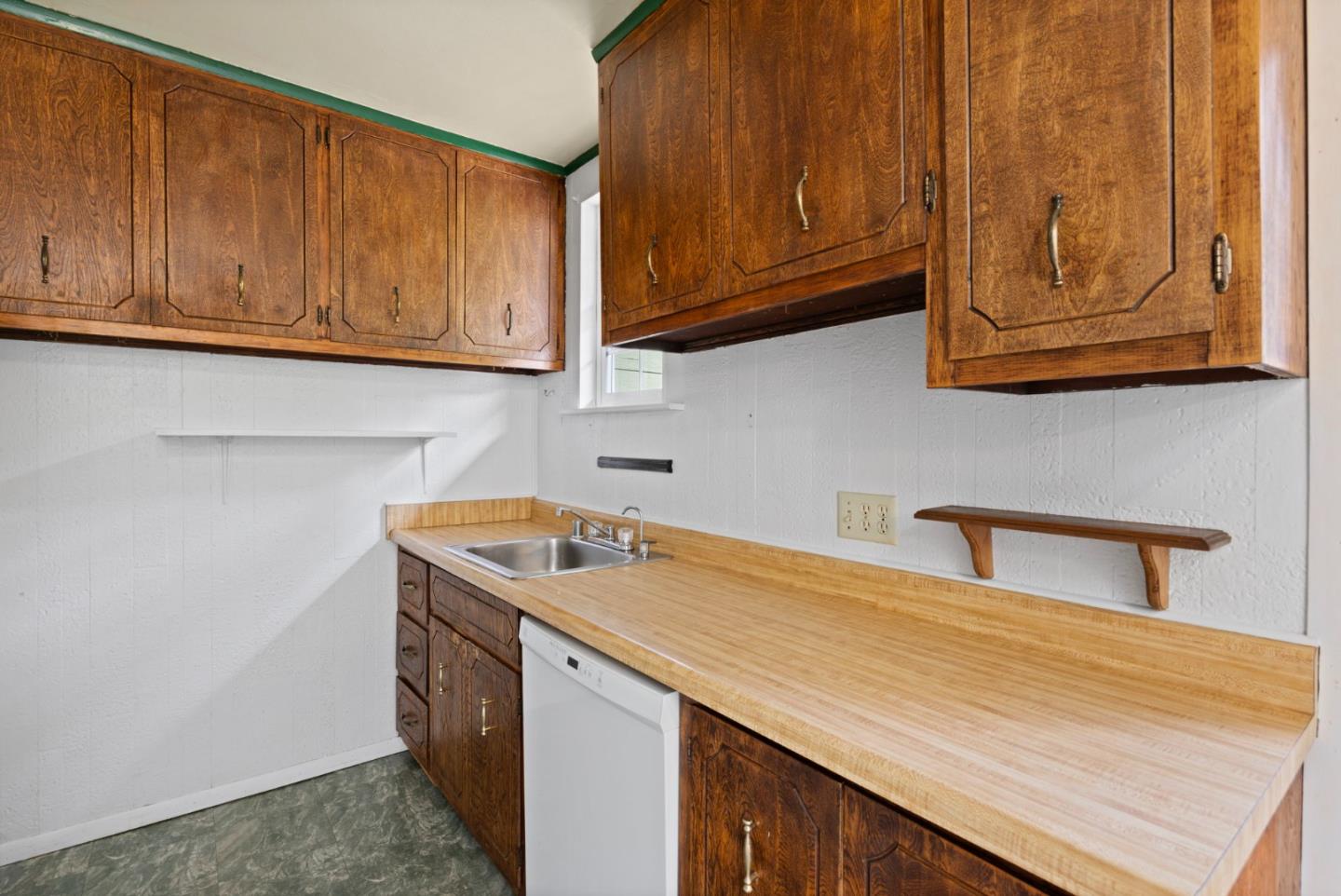 Detail Gallery Image 15 of 50 For 621 Carmel Ave, Pacifica,  CA 94044 - 2 Beds | 2 Baths