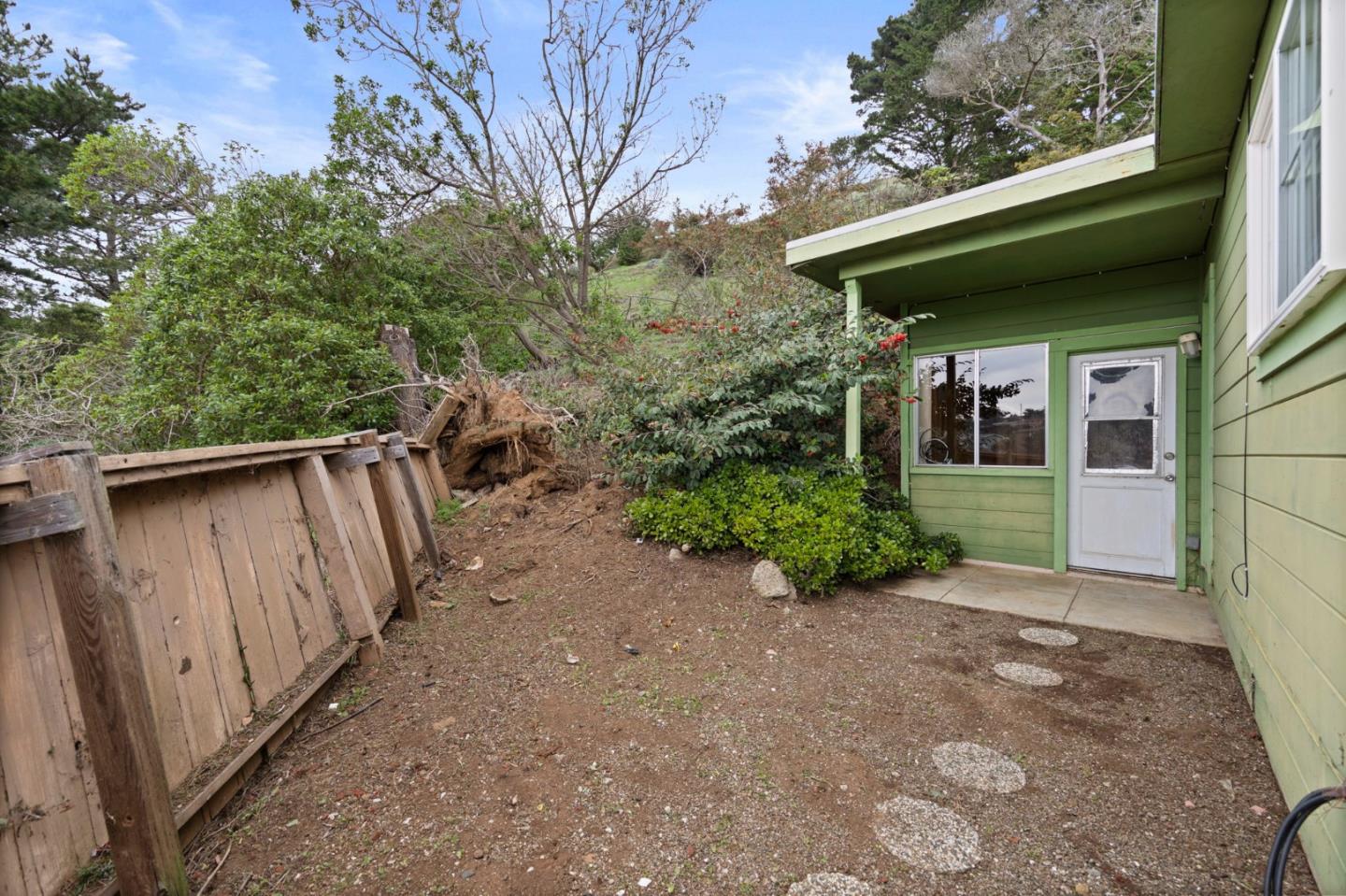 Detail Gallery Image 6 of 50 For 621 Carmel Ave, Pacifica,  CA 94044 - 2 Beds | 2 Baths