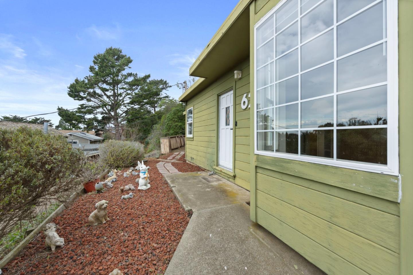 Detail Gallery Image 7 of 50 For 621 Carmel Ave, Pacifica,  CA 94044 - 2 Beds | 2 Baths