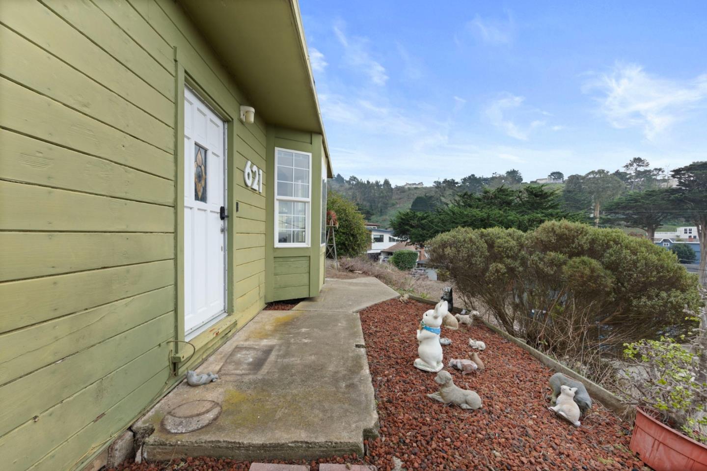 Detail Gallery Image 8 of 50 For 621 Carmel Ave, Pacifica,  CA 94044 - 2 Beds | 2 Baths