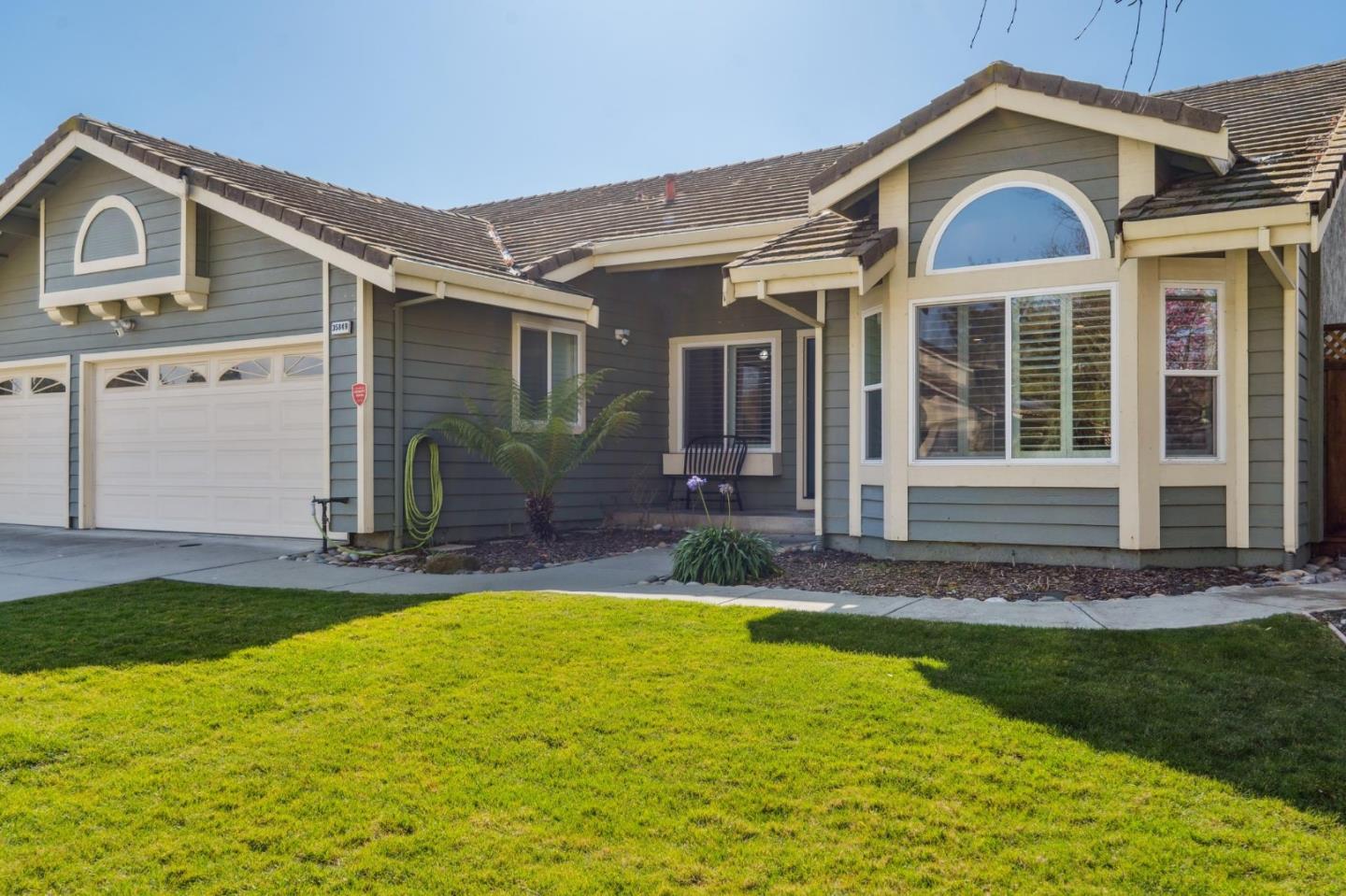 Detail Gallery Image 2 of 53 For 35849 Carnation Way, Fremont,  CA 94536 - 4 Beds | 2 Baths