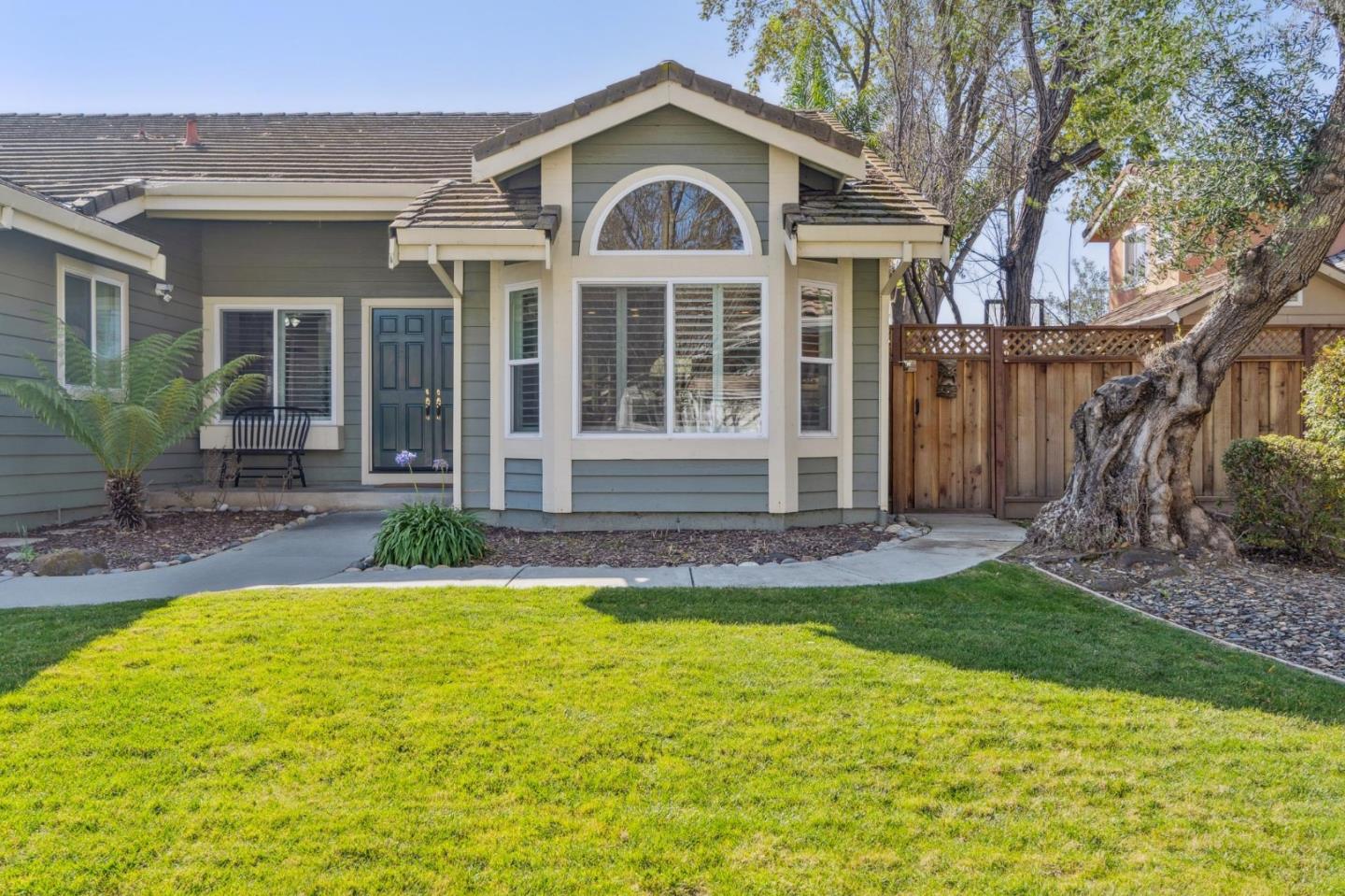 Detail Gallery Image 3 of 53 For 35849 Carnation Way, Fremont,  CA 94536 - 4 Beds | 2 Baths