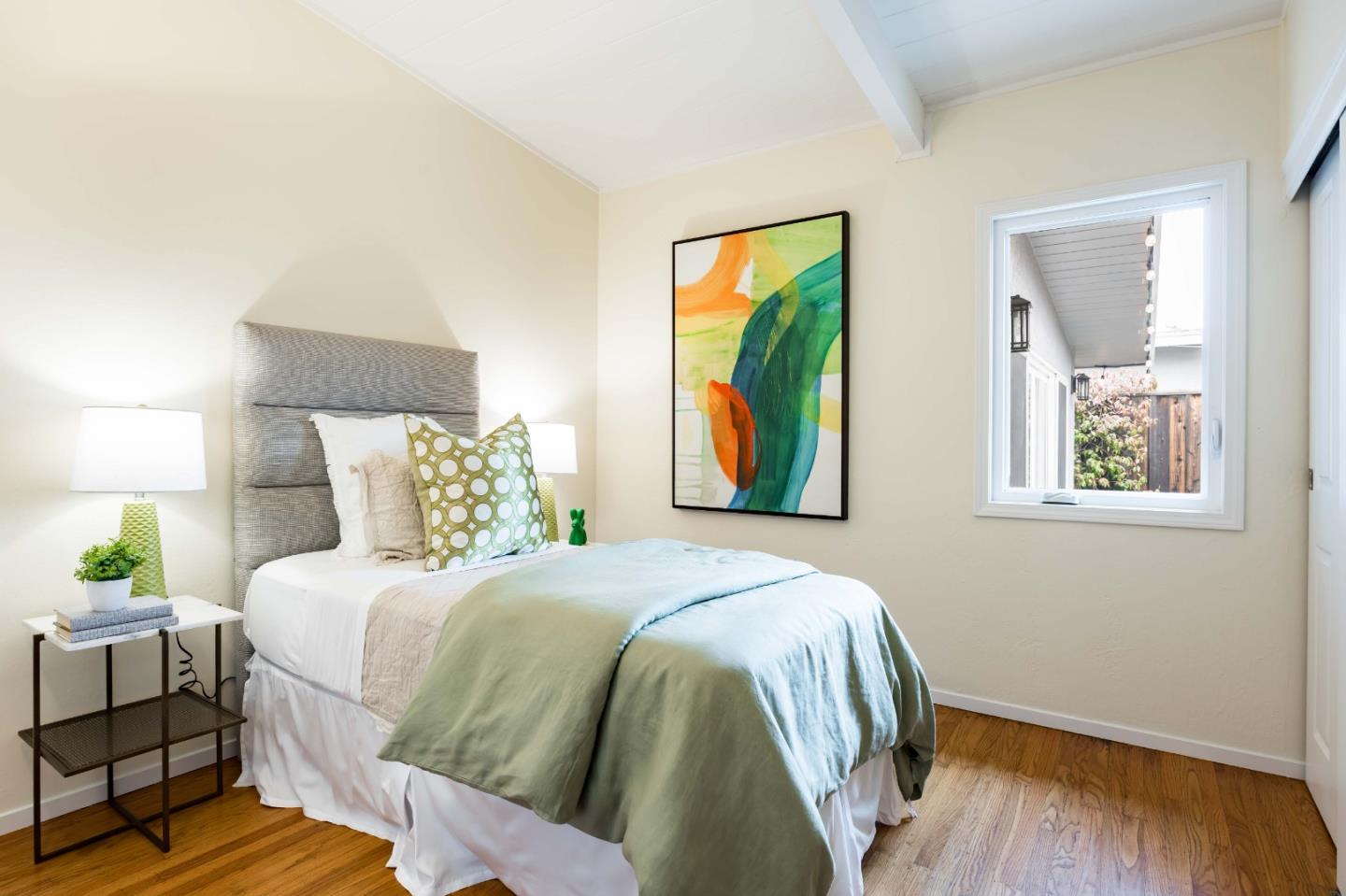 Detail Gallery Image 12 of 18 For 60 Lorelei Ln, Menlo Park,  CA 94025 - 3 Beds | 2 Baths