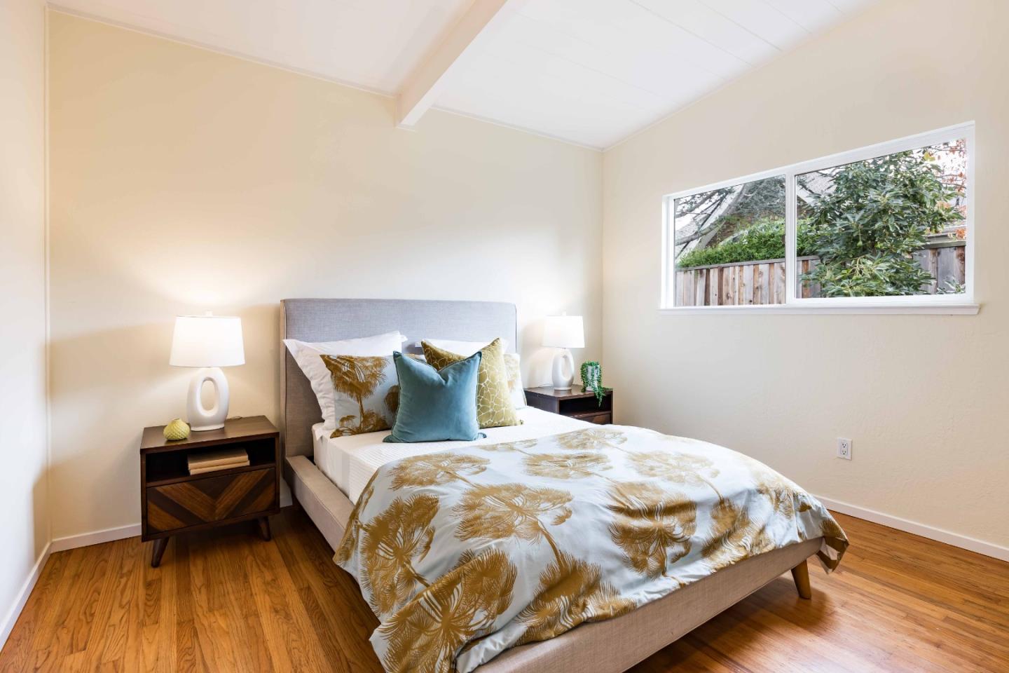 Detail Gallery Image 13 of 18 For 60 Lorelei Ln, Menlo Park,  CA 94025 - 3 Beds | 2 Baths