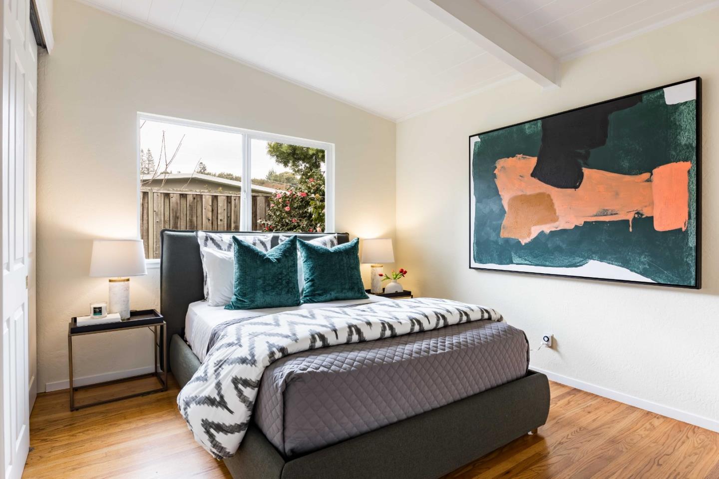 Detail Gallery Image 14 of 18 For 60 Lorelei Ln, Menlo Park,  CA 94025 - 3 Beds | 2 Baths