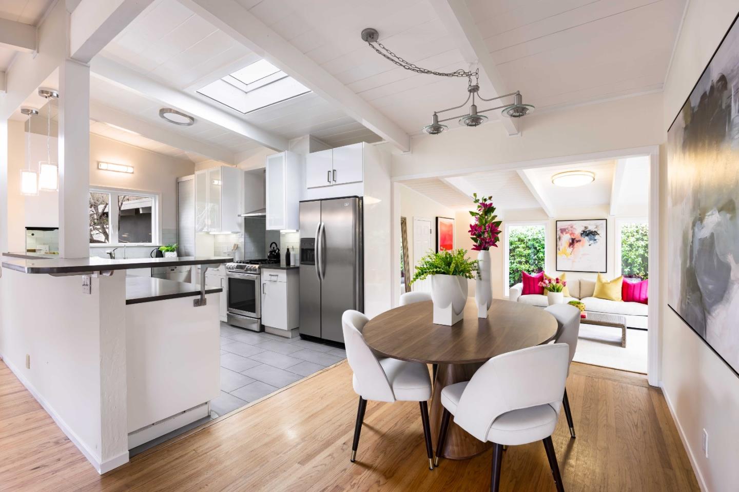 Detail Gallery Image 6 of 18 For 60 Lorelei Ln, Menlo Park,  CA 94025 - 3 Beds | 2 Baths