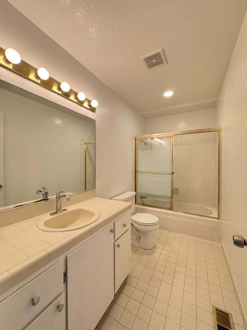 Detail Gallery Image 15 of 33 For 1975 Olmo Way, Walnut Creek,  CA 94598 - 2 Beds | 2/1 Baths