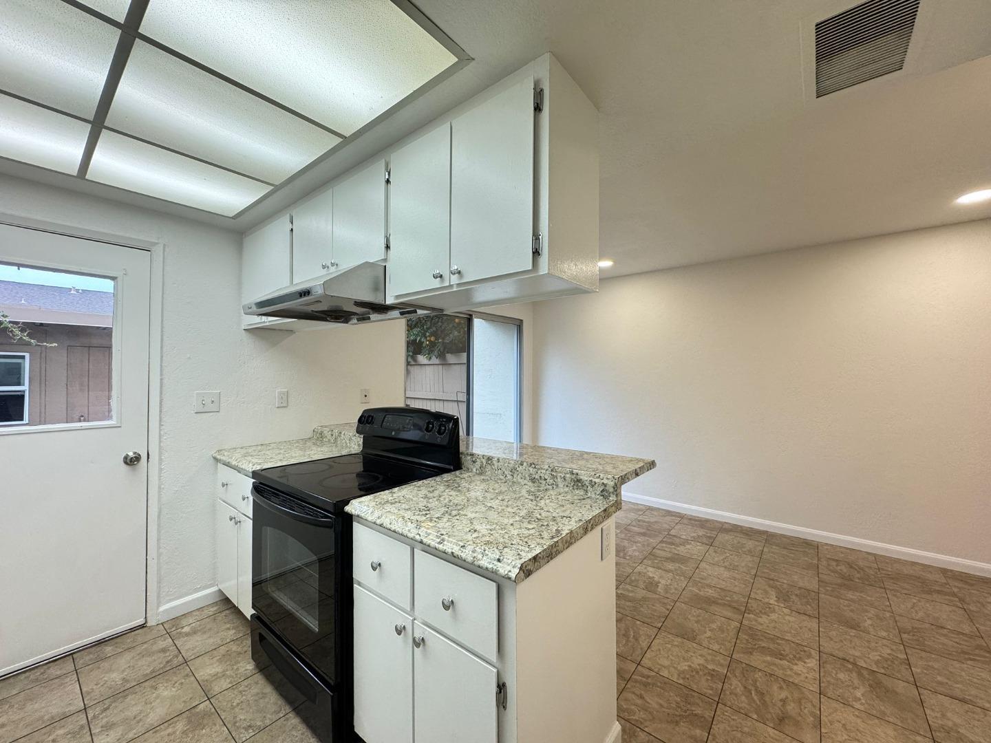 Detail Gallery Image 6 of 33 For 1975 Olmo Way, Walnut Creek,  CA 94598 - 2 Beds | 2/1 Baths