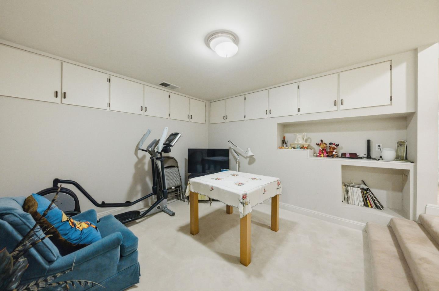 Detail Gallery Image 102 of 142 For 2930 Privet Dr, Hillsborough,  CA 94010 - 7 Beds | 6/2 Baths