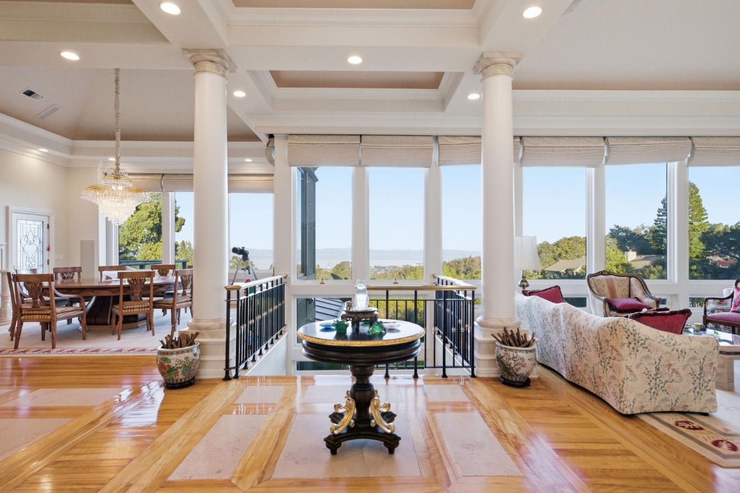 Detail Gallery Image 11 of 142 For 2930 Privet Dr, Hillsborough,  CA 94010 - 7 Beds | 6/2 Baths