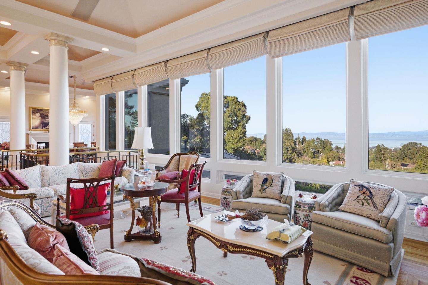 Detail Gallery Image 15 of 142 For 2930 Privet Dr, Hillsborough,  CA 94010 - 7 Beds | 6/2 Baths