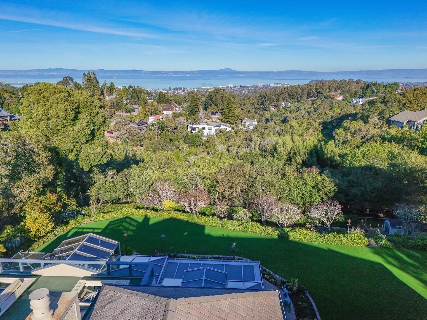 Detail Gallery Image 2 of 142 For 2930 Privet Dr, Hillsborough,  CA 94010 - 7 Beds | 6/2 Baths