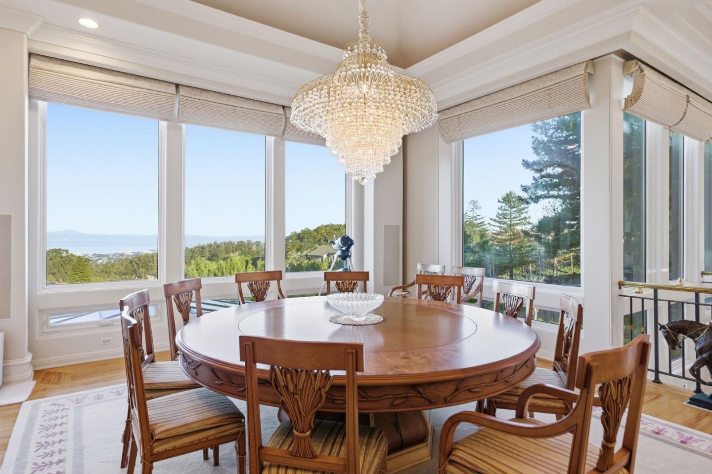 Detail Gallery Image 24 of 142 For 2930 Privet Dr, Hillsborough,  CA 94010 - 7 Beds | 6/2 Baths