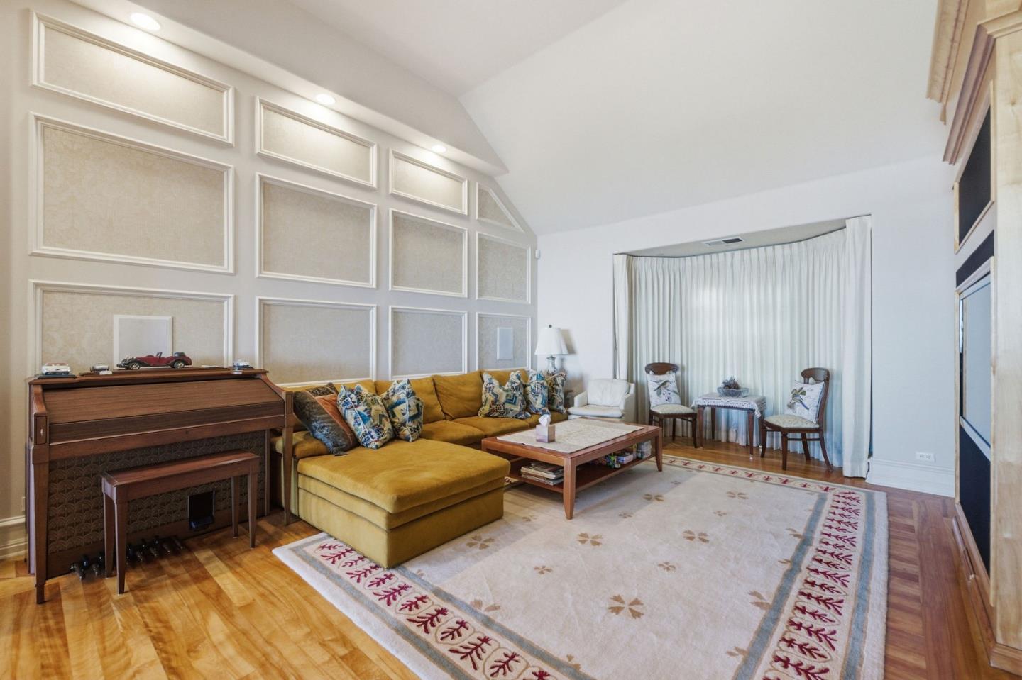 Detail Gallery Image 34 of 142 For 2930 Privet Dr, Hillsborough,  CA 94010 - 7 Beds | 6/2 Baths