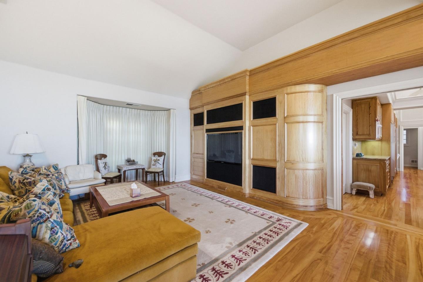 Detail Gallery Image 35 of 142 For 2930 Privet Dr, Hillsborough,  CA 94010 - 7 Beds | 6/2 Baths