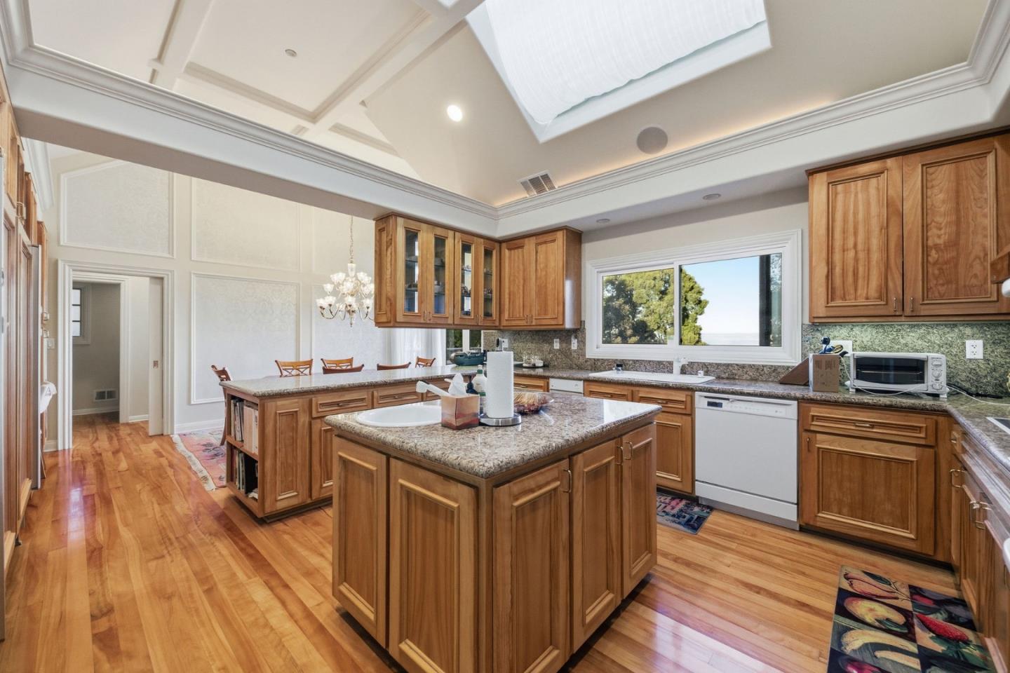 Detail Gallery Image 38 of 142 For 2930 Privet Dr, Hillsborough,  CA 94010 - 7 Beds | 6/2 Baths