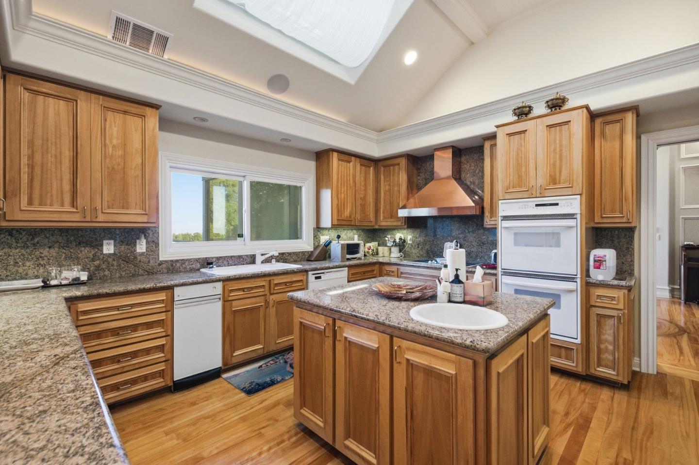 Detail Gallery Image 39 of 142 For 2930 Privet Dr, Hillsborough,  CA 94010 - 7 Beds | 6/2 Baths