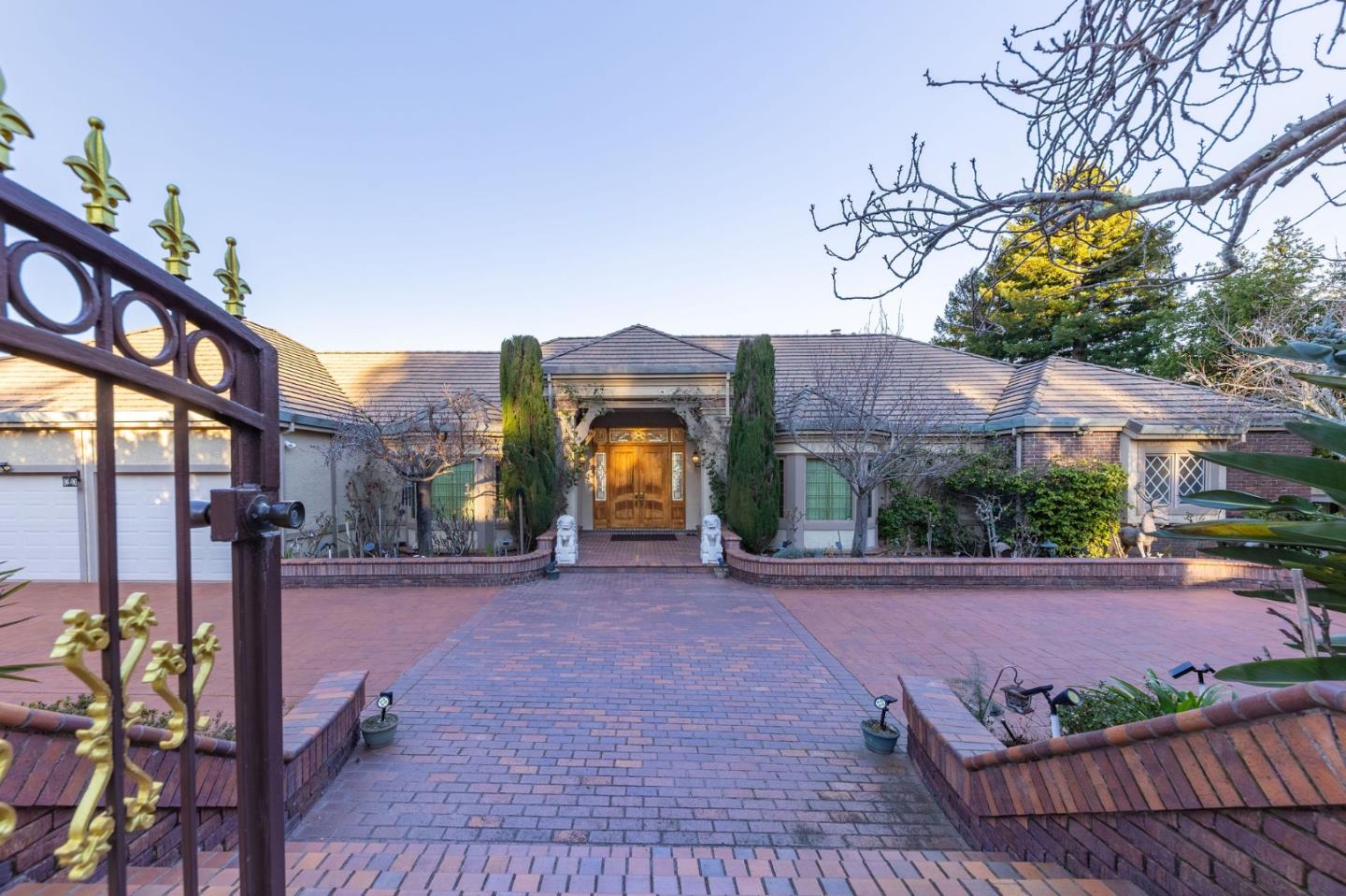 Detail Gallery Image 6 of 142 For 2930 Privet Dr, Hillsborough,  CA 94010 - 7 Beds | 6/2 Baths