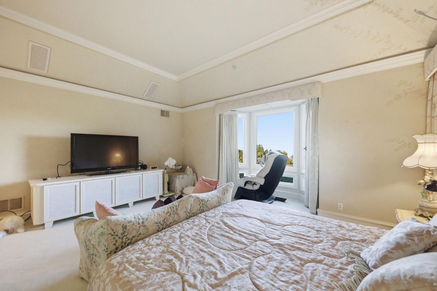 Detail Gallery Image 61 of 142 For 2930 Privet Dr, Hillsborough,  CA 94010 - 7 Beds | 6/2 Baths