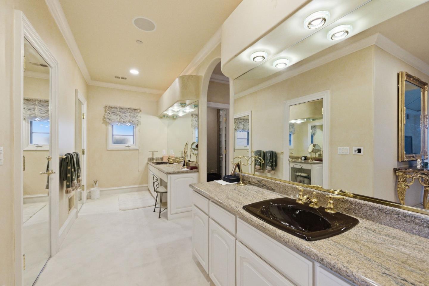 Detail Gallery Image 65 of 142 For 2930 Privet Dr, Hillsborough,  CA 94010 - 7 Beds | 6/2 Baths