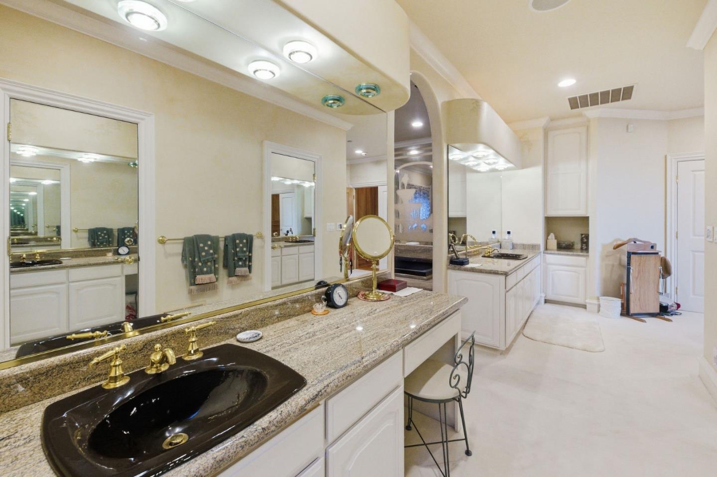 Detail Gallery Image 66 of 142 For 2930 Privet Dr, Hillsborough,  CA 94010 - 7 Beds | 6/2 Baths