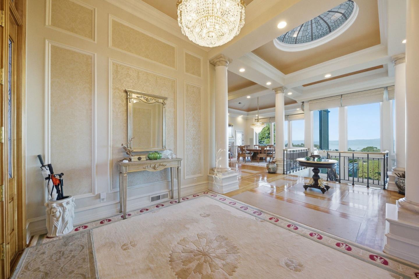 Detail Gallery Image 9 of 142 For 2930 Privet Dr, Hillsborough,  CA 94010 - 7 Beds | 6/2 Baths