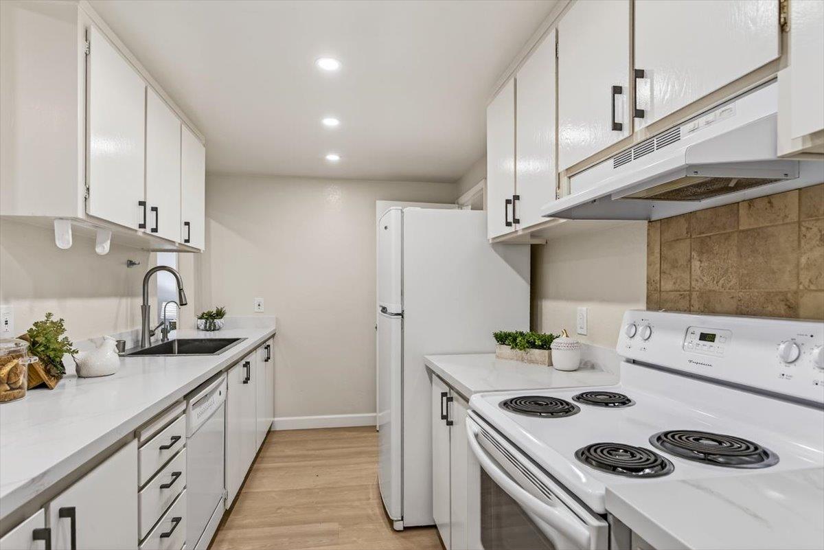 Detail Gallery Image 13 of 38 For 20812 4th St #6,  Saratoga,  CA 95070 - 2 Beds | 2 Baths